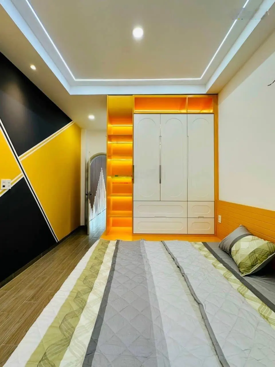 Bán lỗ bán gấp nhà hẻm xe hơi Tân Canh, Phường 1, Tân Bình. Giá chỉ 3,89 tỷ. 60m2. 0906 806 *** Ngân