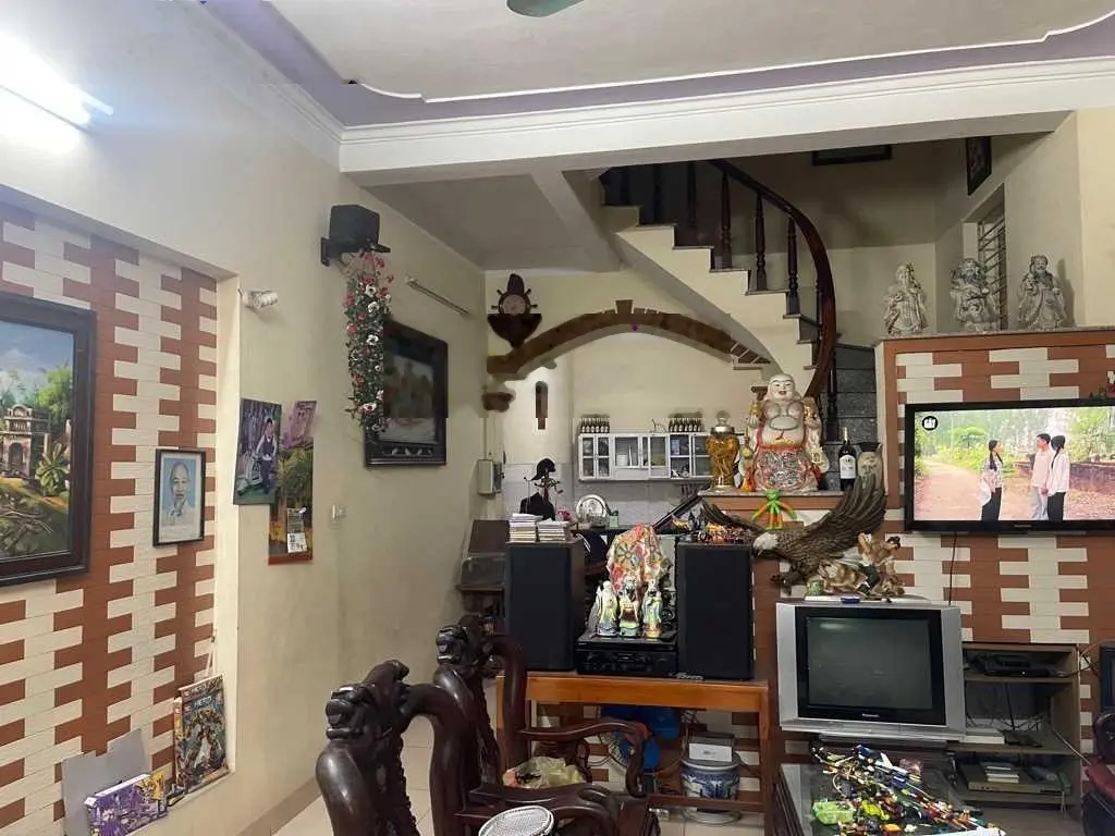 Chính chủ bán nhà Thạch Bàn 100m2 x 4 tầng MT 6m nhà lô góc thoáng ngõ oto tránh giá rẻ nhất khu