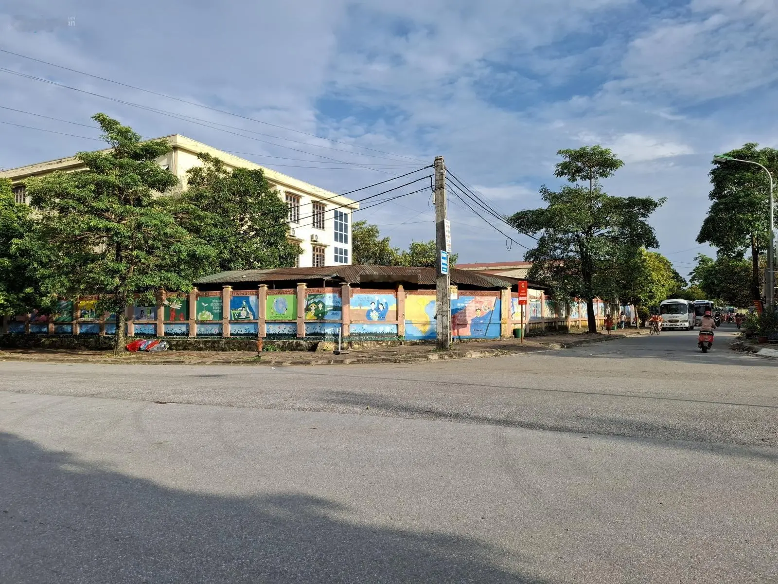 Bán lô đất vip 200m2, mặt tiền 8m vị trí trung tâm Hòa lạc, dân trí cao, kinh doanh tốt