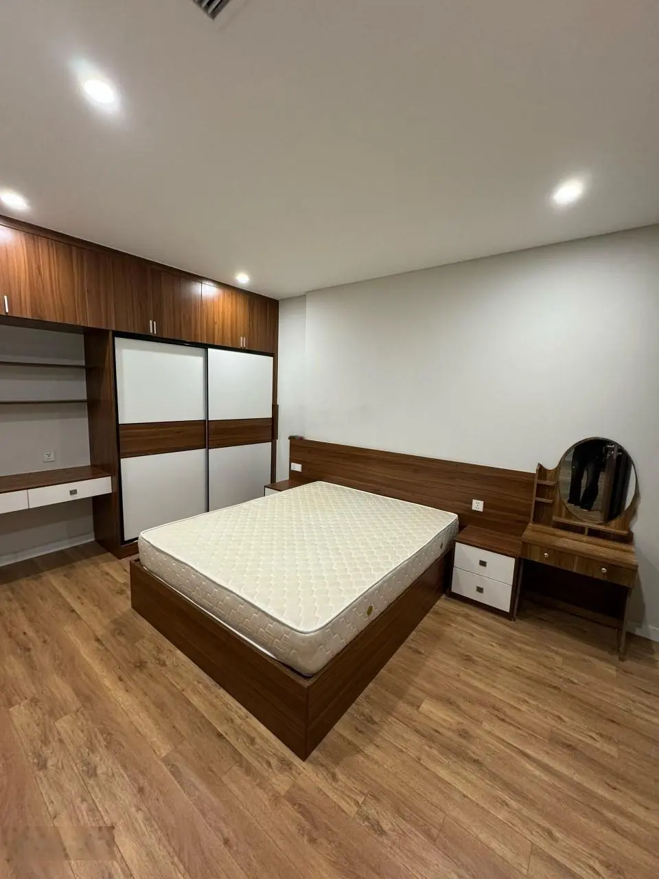 Giá thật, bán gấp! The Legend 2PN, 2WC chỉ 5,1 tỷ, 72m2. Tầng trung cực đẹp. LH gấp: 0343 202 ***