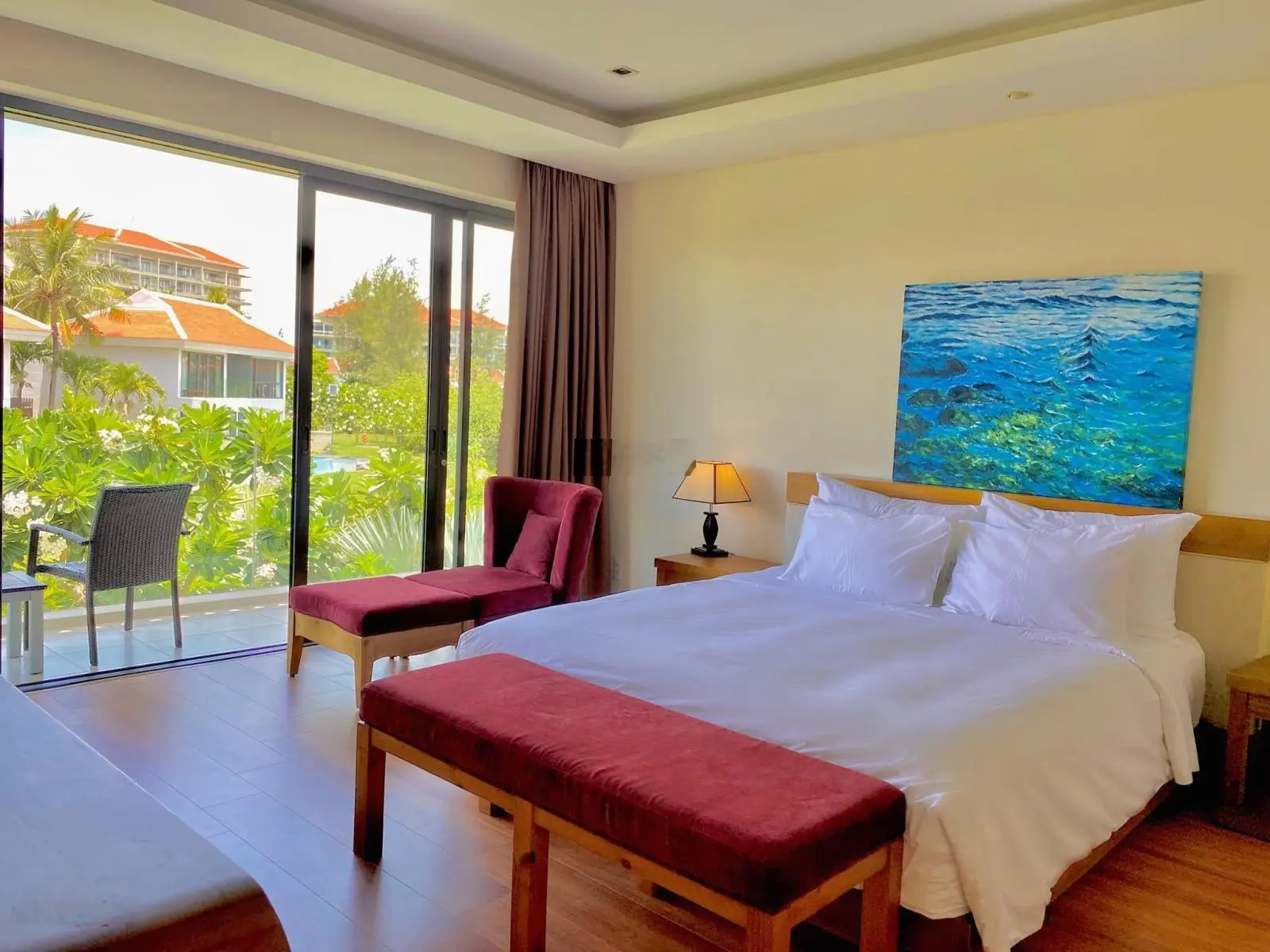 Cắt lỗ biệt thự 732.9m2, 4PN, Ocean Villas Đà Nẵng, sổ đỏ lâu dài full nội thất, hồ bơi sân vườn