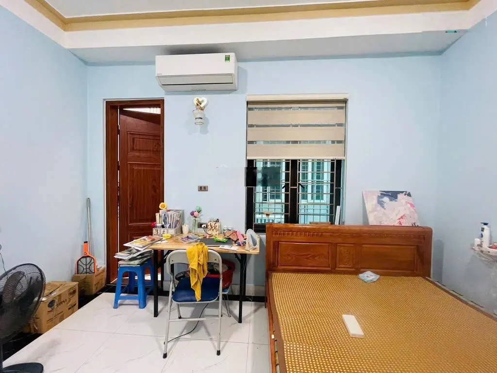 Bán nhà Khương Đình, 36/70m2, 5 tầng, mặt tiền 6m giá 7.65 tỷ. Nhà dân xây, 3 thoáng, full nội thất