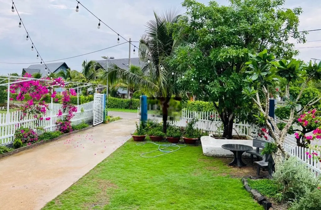 Cần bán 4.044m2 thổ cư mặt tiền sát cạnh Irelax Bangkok, sẵn 3 villa