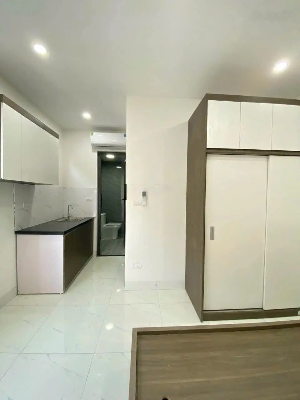 Nguyên căn dòng tiền khủng 65tr/ tháng. Oto đỗ cửa - 2 mặt ngõ - 3 mặt thoáng - 7 tầng * 14 phòng.