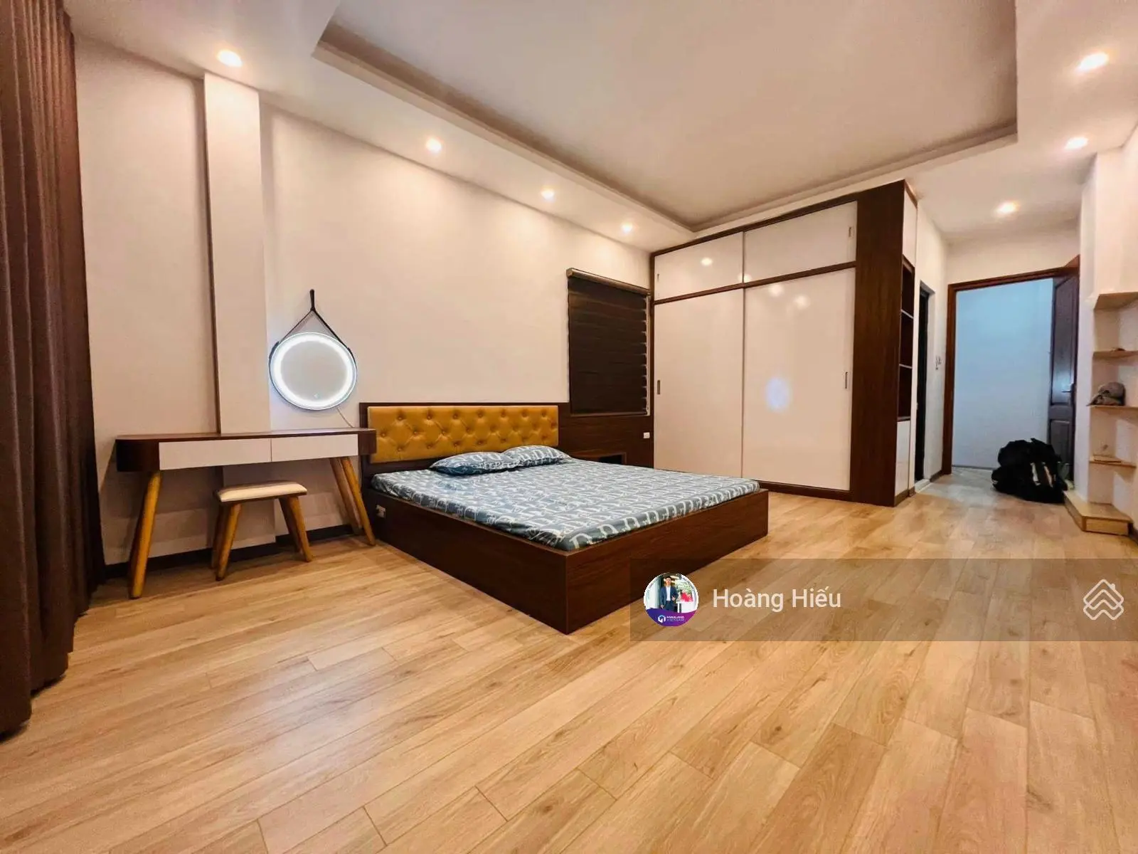Bán nhà Cầu Giấy, cực đẹp, sát mặt phố, tặng nội thất, 2 thoáng, ngõ to thông, 40m2, 4 tầng