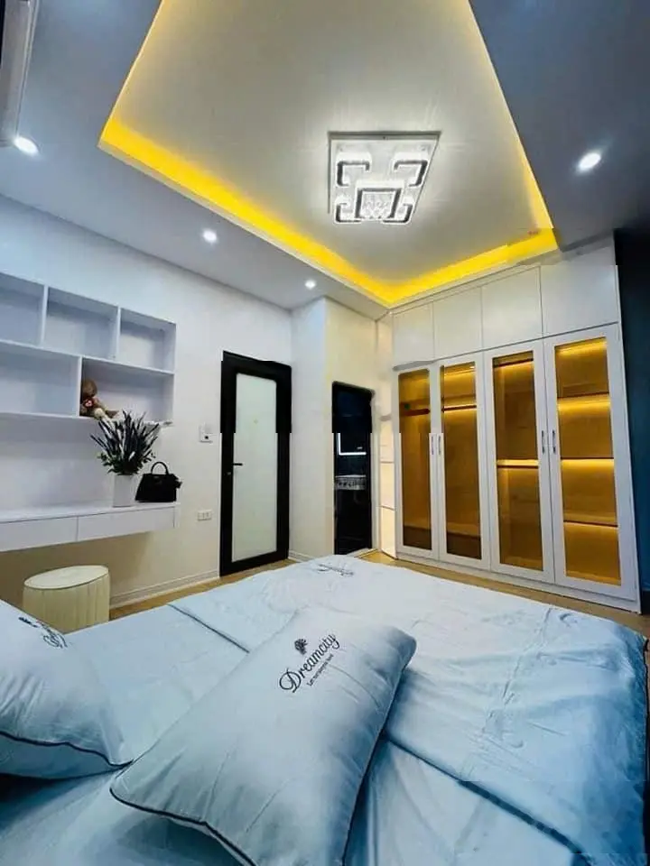 Bán gấp nhà Thái Hà 45m, 5 tầng, mặt tiền 7m, 3 bước ra ô tô, giá 8 tỷ 900 triệu