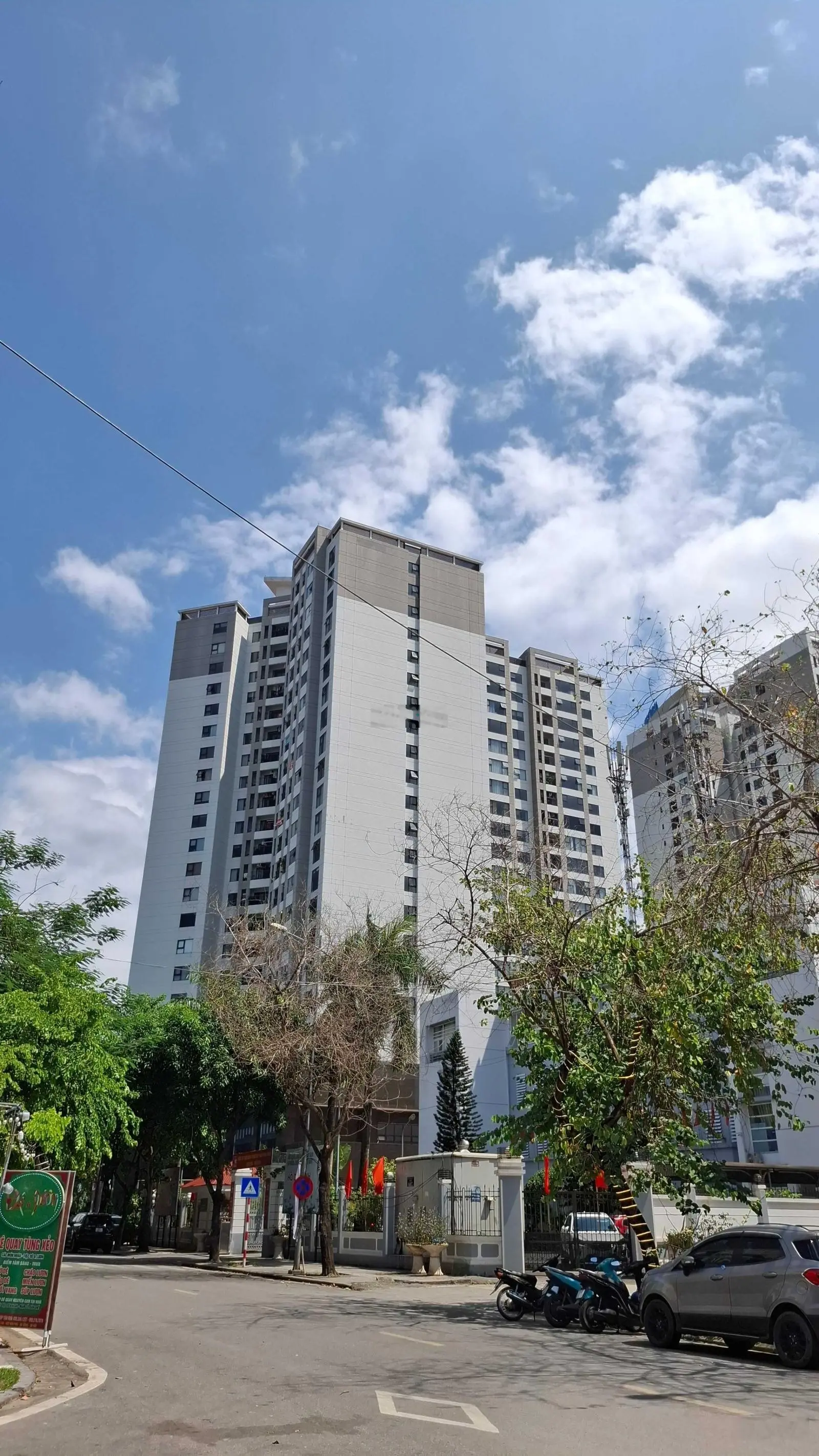 Hoa hậu mặt phố Nguyễn Viết Xuân, Hà Đông, 90m2, 5 tầng, giá 15, x tỷ, 3 ô tô, vỉa hè, KD sầm uất