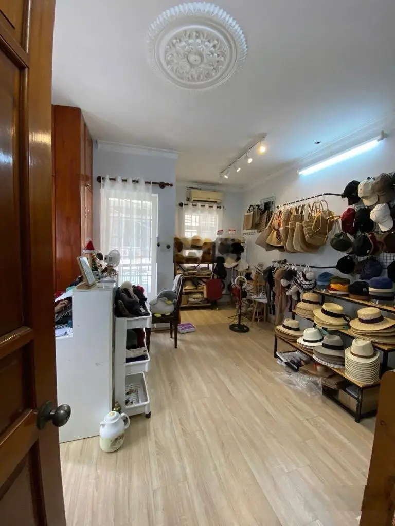 Căn góc 3 mặt tiền - sát q1, q3 - nhà đẹp, ô tô ngủ trong nhà