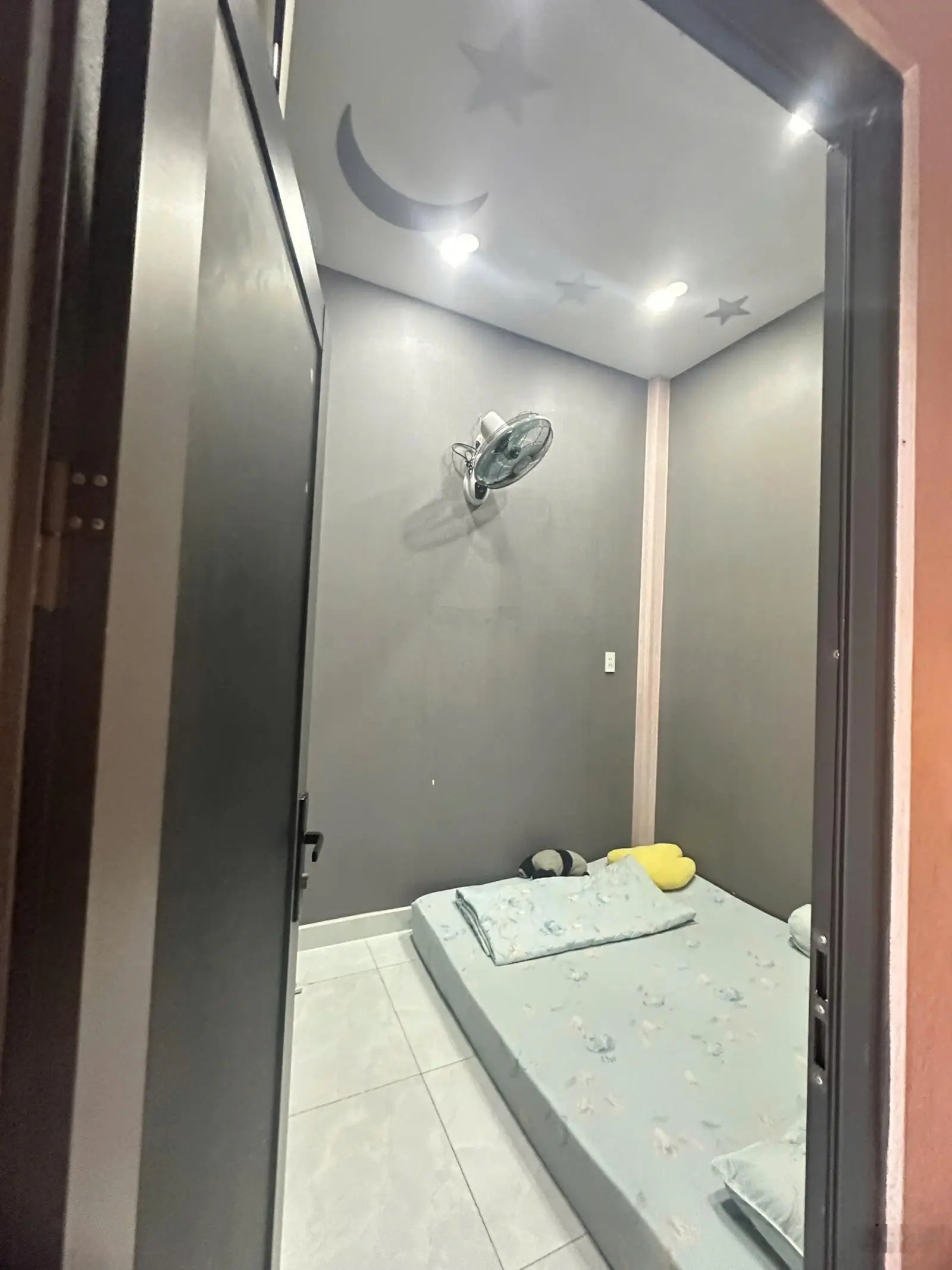 Bán nhà 1/ Đ. Miếu Gò Xoài - Vị trí cực đẹp, nằm đầu hẻm, trước nhà 6m, hẻm thông xe hơi