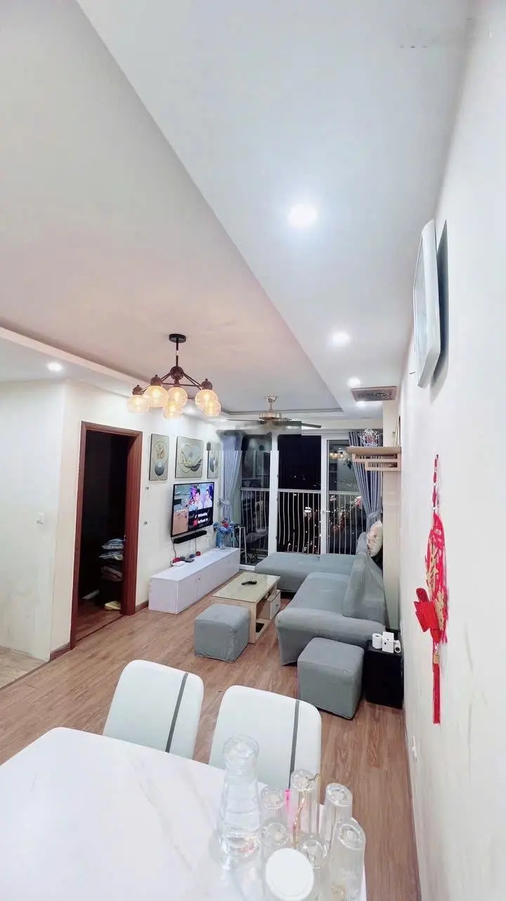 Chính chủ bán gấp căn 2pn, 2vs toà gemek2 ban công đông nam giá nhỉnh 3 tỷ
