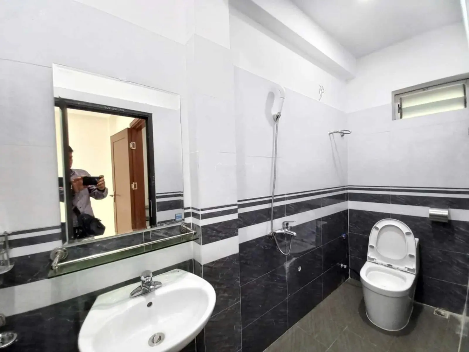 Nhà Phú Lương Phố Xốm 30/32m2*5T, 3PN PTSP sổ đỏ pháp lý chuẩn giá 3.6 tỷ CTL Lh 0978939931