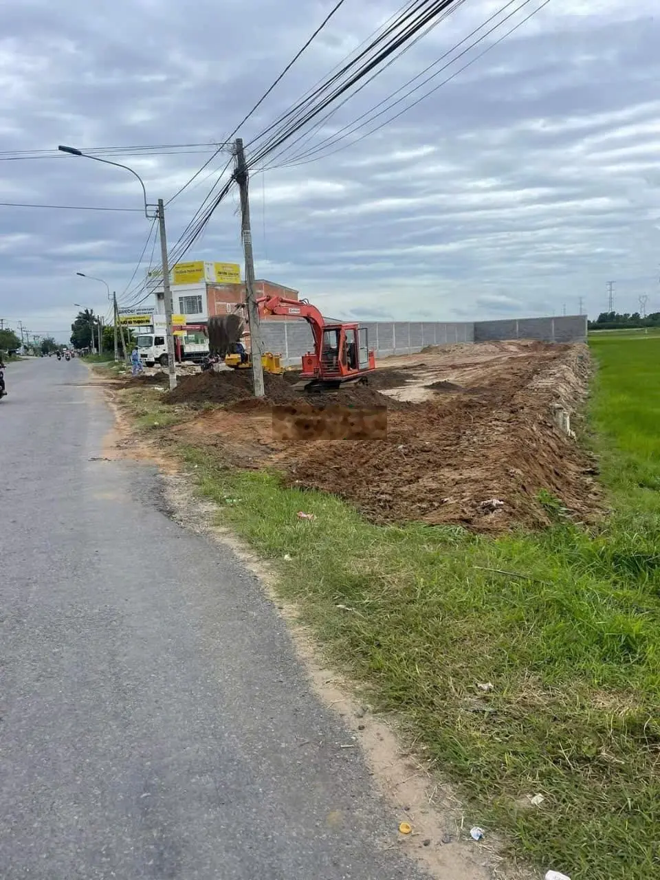 Bán 1300m2 có 900m2 thổ cư, Nguyễn Hữu Trí Thanh Phú, Bến Lức