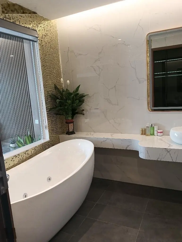 Siêu phẩm 7 tầng thang máy - gara ô tô, ngõ ô tô tải tránh - mới kính coong - Ngô Gia Tự - 13.2 tỷ