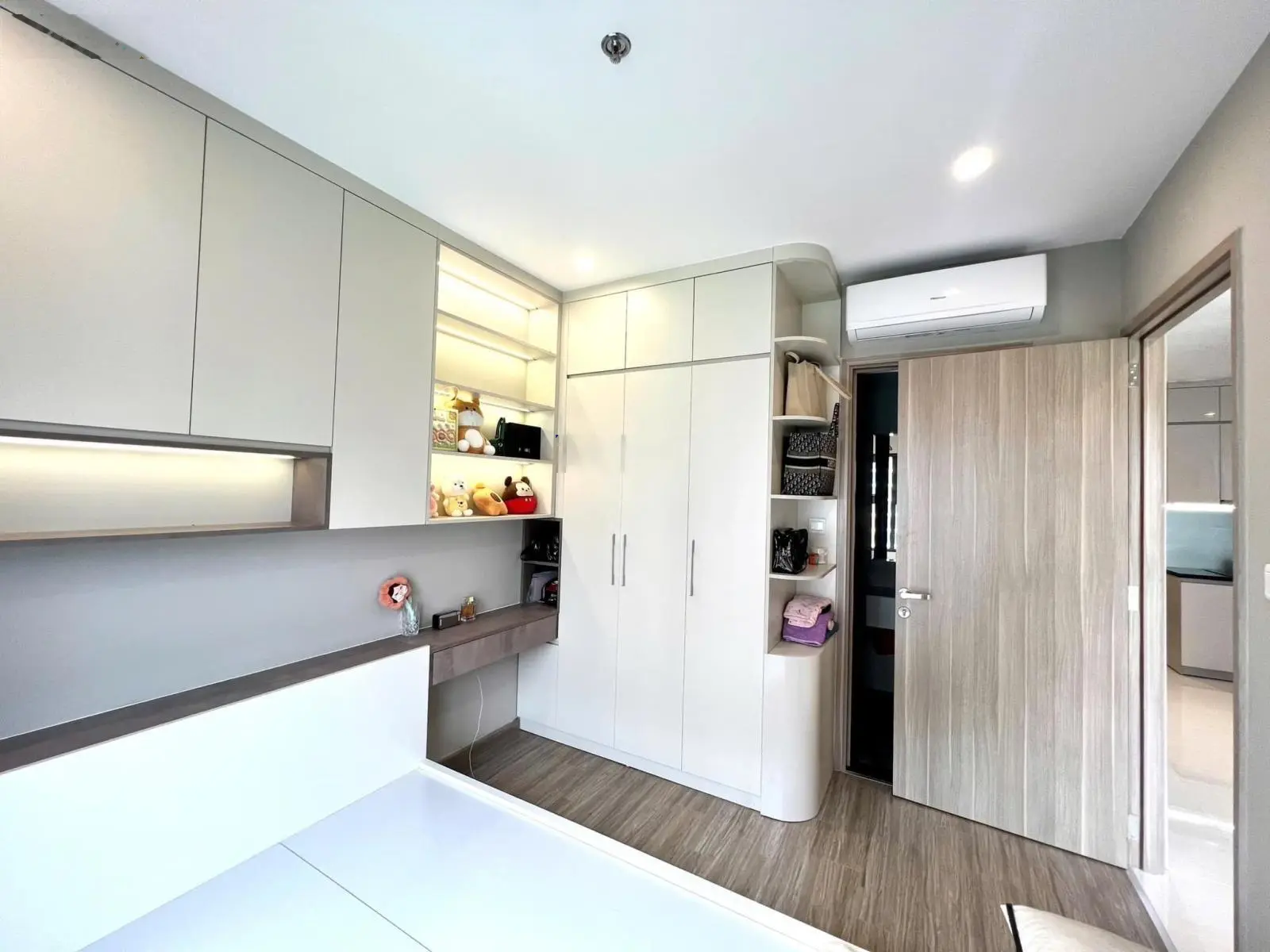 Bán nhanh căn hộ 2PN2VS The Pavilion 2 tầng hầm để xe 62m2 Chỉ với 3,15 tỷ tại Vinhomes Ocean Park