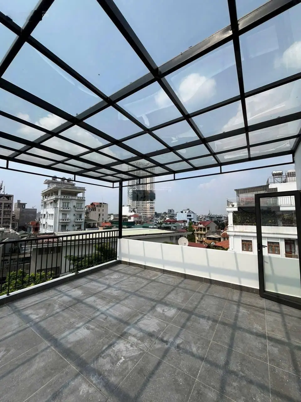 Nhà lô góc 6.5 tầng hiện đại-Lung Linh- Full Đồ tại Nguyễn Văn Cừ đường thông ô tô tránh-Kinh doanh