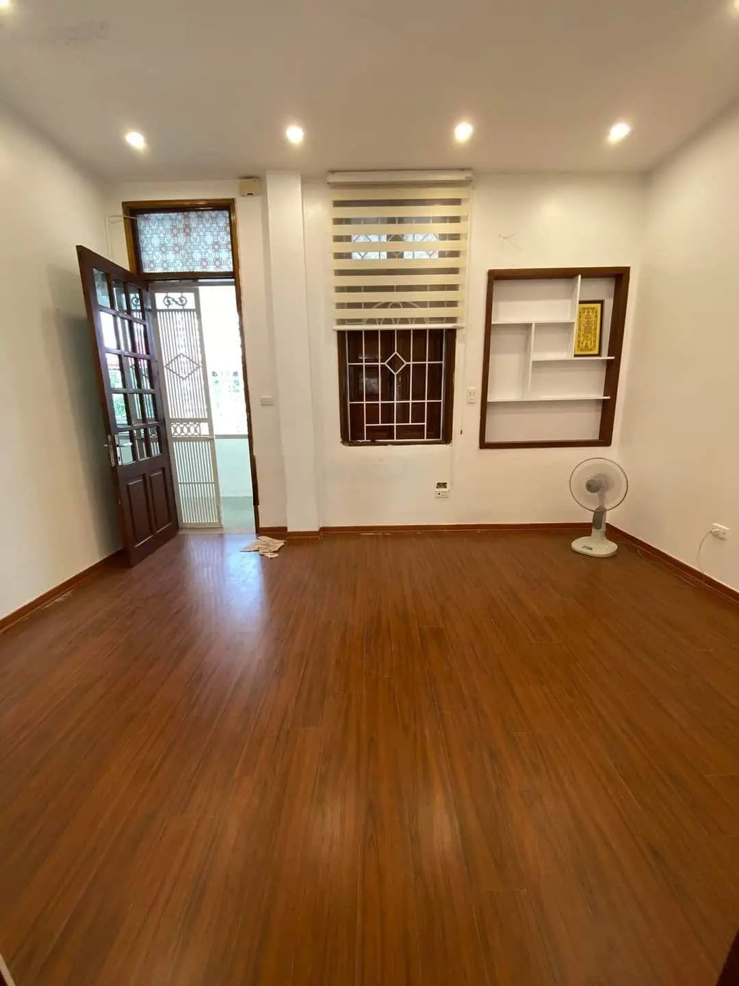 Bán căn hộ tập thể hoàng quốc việt - ôtô đỗ cửa - tặng full nội thất - 80m - 3 ngủ - 3 tỷ nhỉnh
