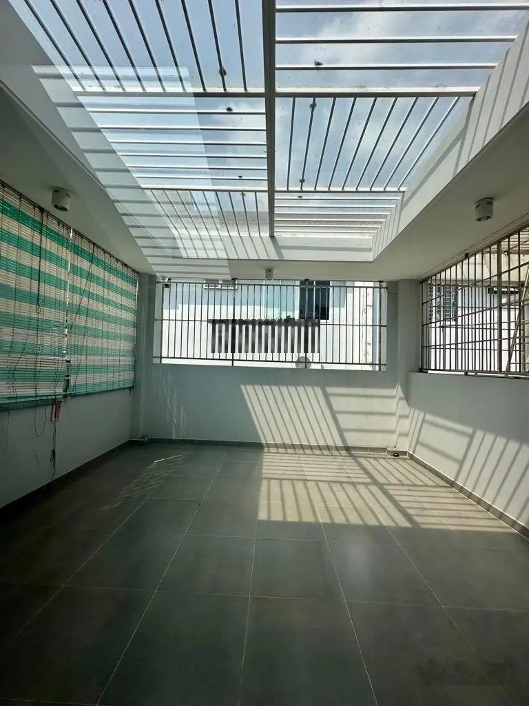 Bán nhà sát bên phú mỹ hưng, dt 5x20m2, 5 tầng, 5pn, mt đường, giá 17.1 tỷ.