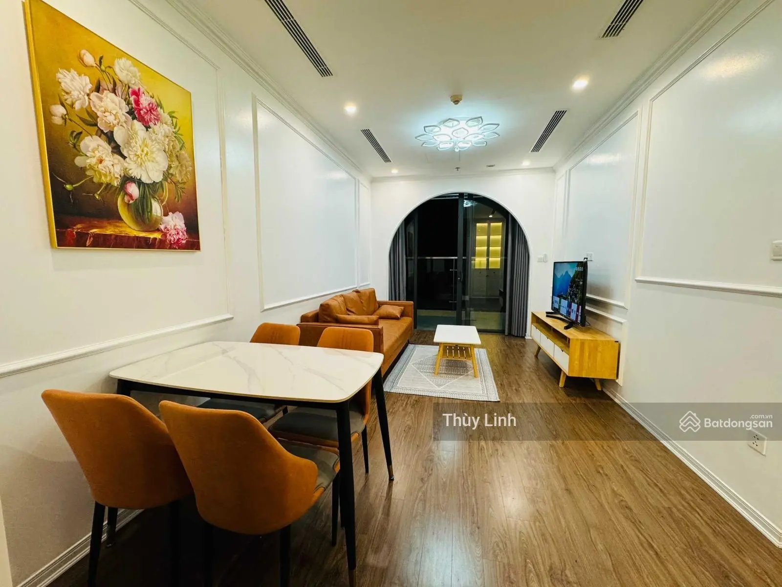 Bán căn hộ 2 phòng ngủ view hồ Vinhomes Skylake (S2.01), DT 71m2 thông thủy, sẵn nội thất