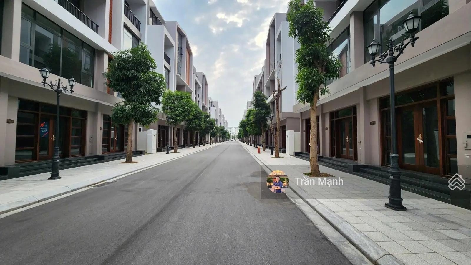 Cần bán nhà liền kề 5 tầng giá 8,8 tỷ tại Vinhomes Ocean Park 3. Gần Grand Word và công viên nước