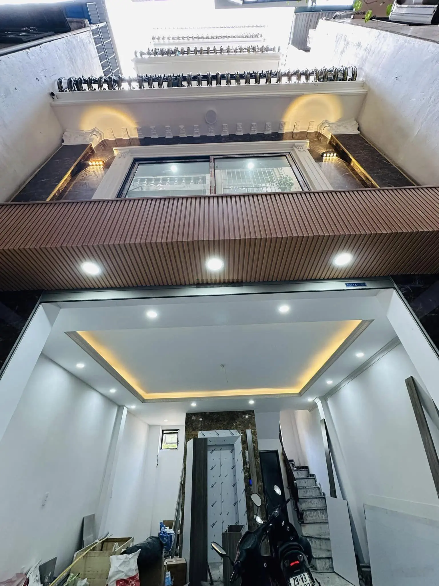 Bán nhà phố vip Vạn Bảo - ngay đại sứ quán Nhật 6 tầng thang máy - mặt tiền bề thế giá 15 tỷ