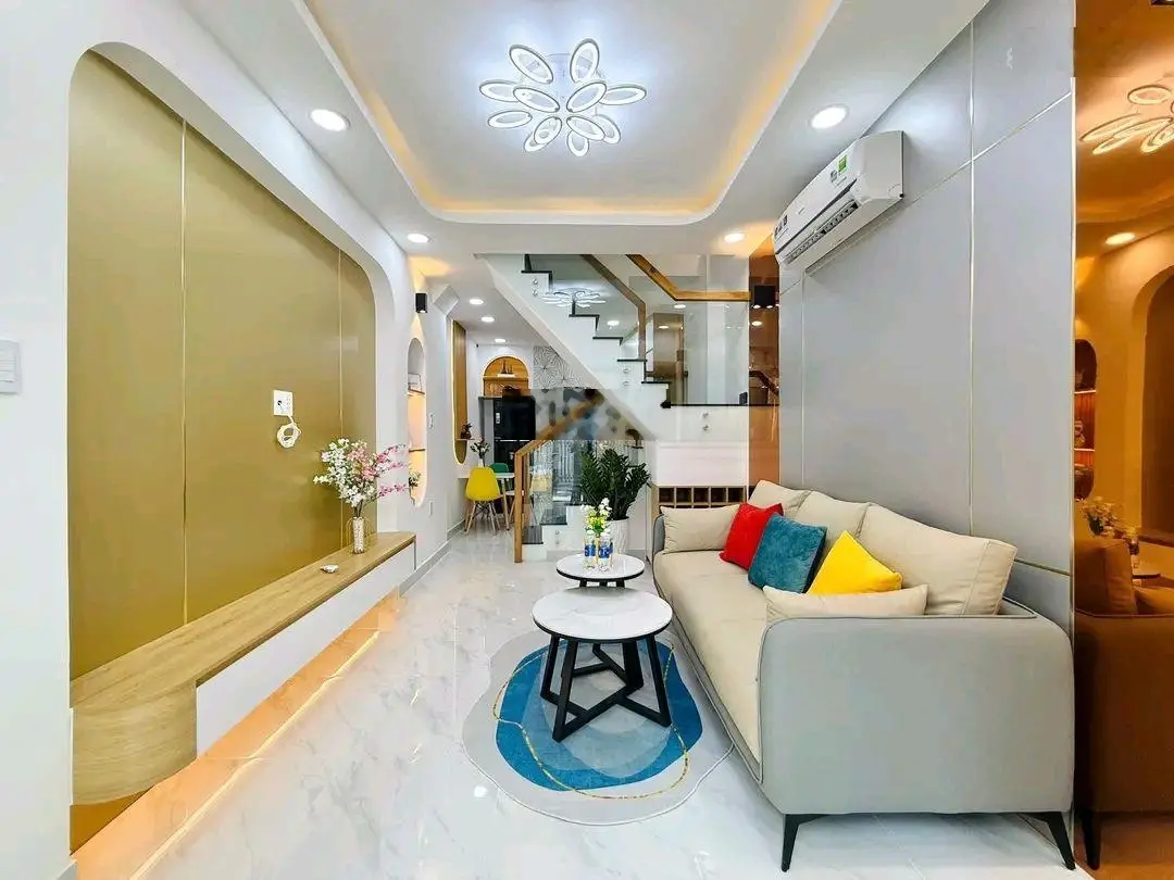 Về quê cần bán căn nhà, đường Lạc Long Quân - P.8 - Tân Bình, đag cho thuê 21tr, giá 2tỷ970/66,36m2