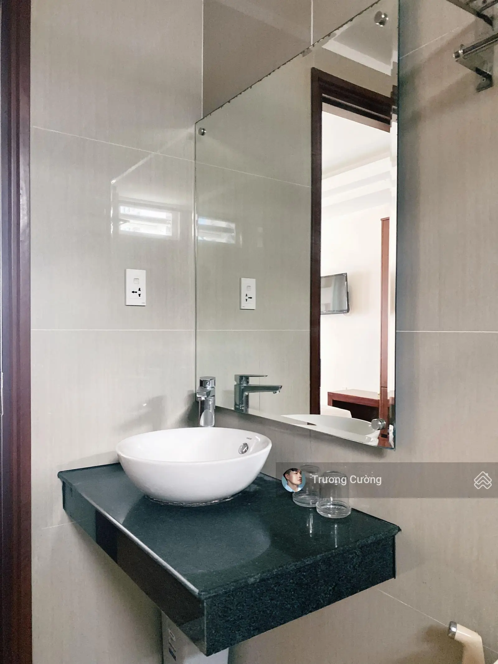 Bán khách sạn 11 tầng đường Hùng Vương diện tích 108m2 với 36 phòng chỉ 50 tỷ. LH 0778087705