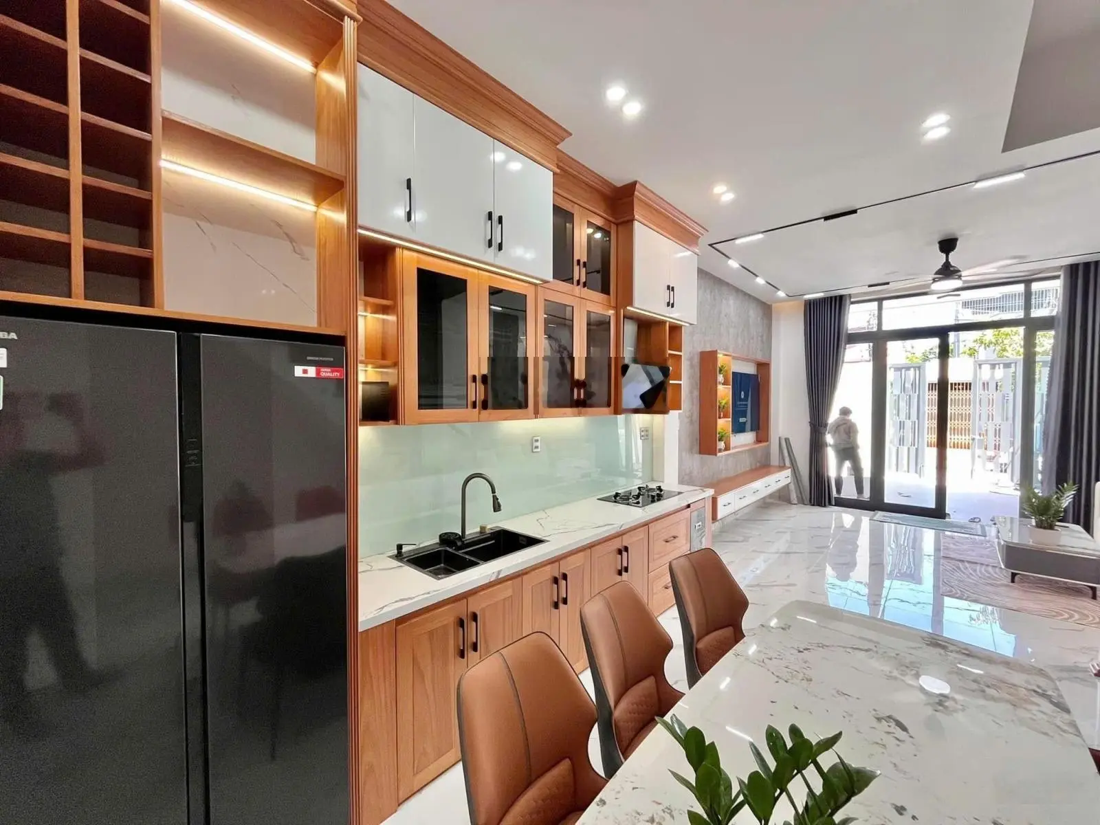 Nhà mới 3 tầng Hòa Minh, Liên Chiểu cách biển 350m, full nội thất. Giá rất tốt