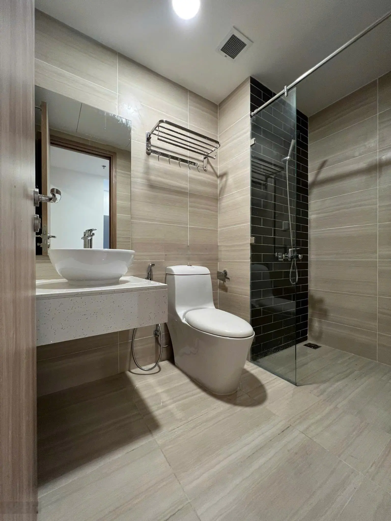 Bán căn hộ Soho Residence 2PN DT 50m2 Giá 5.7 tỷ tầng cao view thoáng PKD Novaland