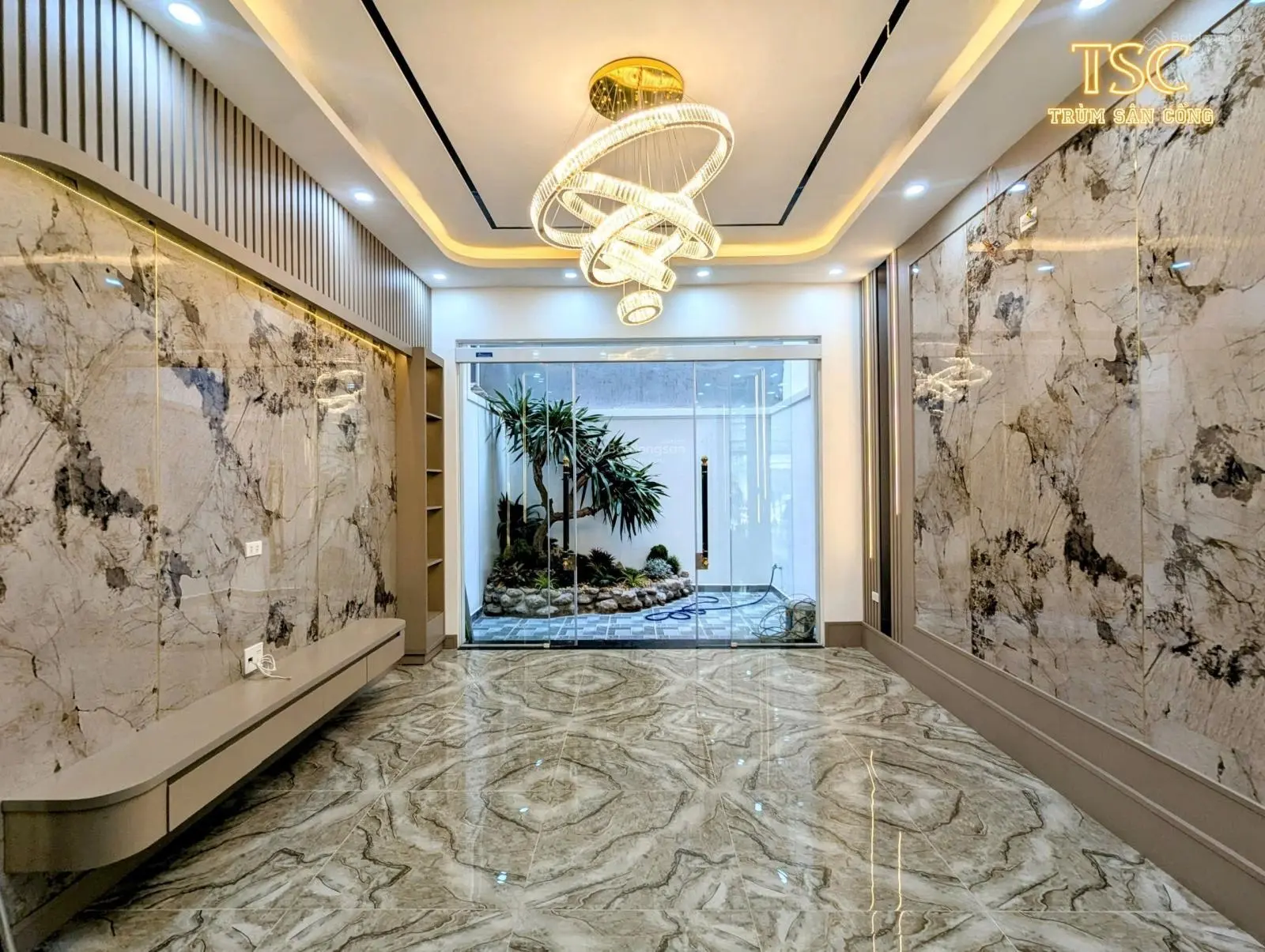 Bán nhà 5 tầng phố 193 Văn Cao. Diện tích: 80m2 x 5 tầng có thang máy, vị trí đẹp
