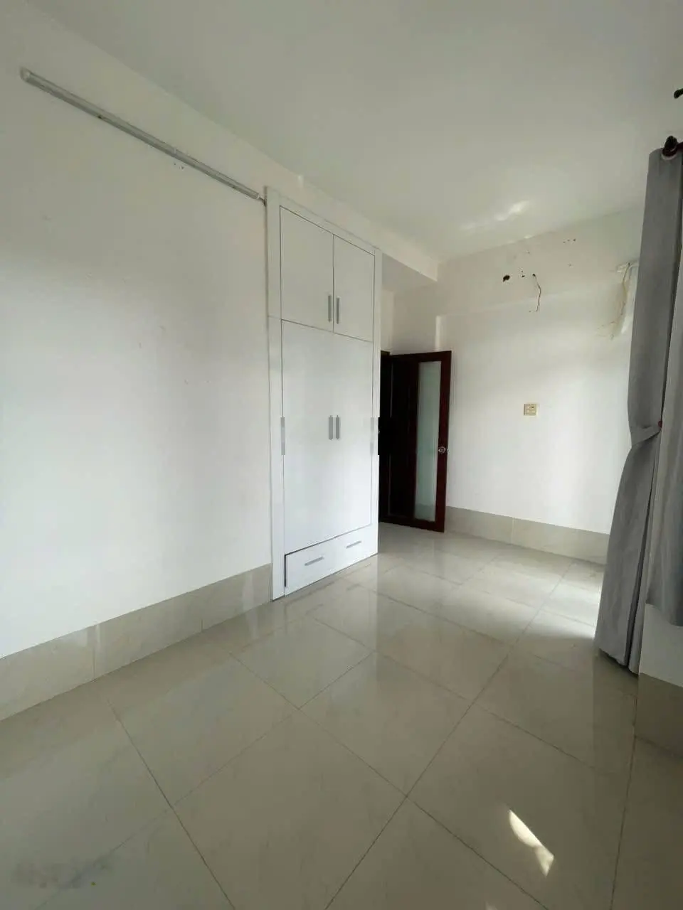 Cô Hà đi Úc cần bán gấp nhà Nguyễn Văn Đừng-Q5, gần bệnh viện An Bình. 3tỷ280 đang cho thuê 27triệu