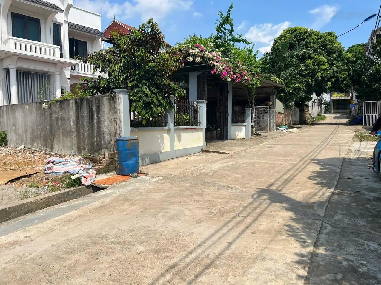 Cần Bán Lô Đất 92,2m2 :Cách Đường TL 412B chỉ 50m - Có thể Kinh Doanh , Đầu Tư , Sẵn Sổ Hồng .