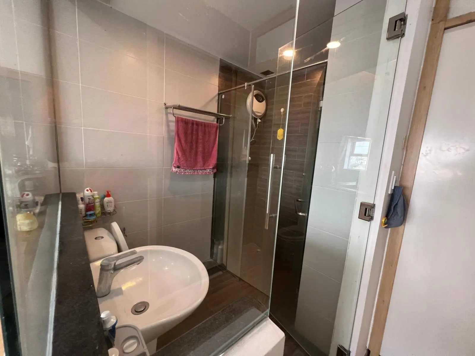 Bán căn hộ Oriental Plaza, 78m2, 2 PN, 2WC, nội thất, có sổ, giá: 2 tỷ 9, LH 0908 435 ***