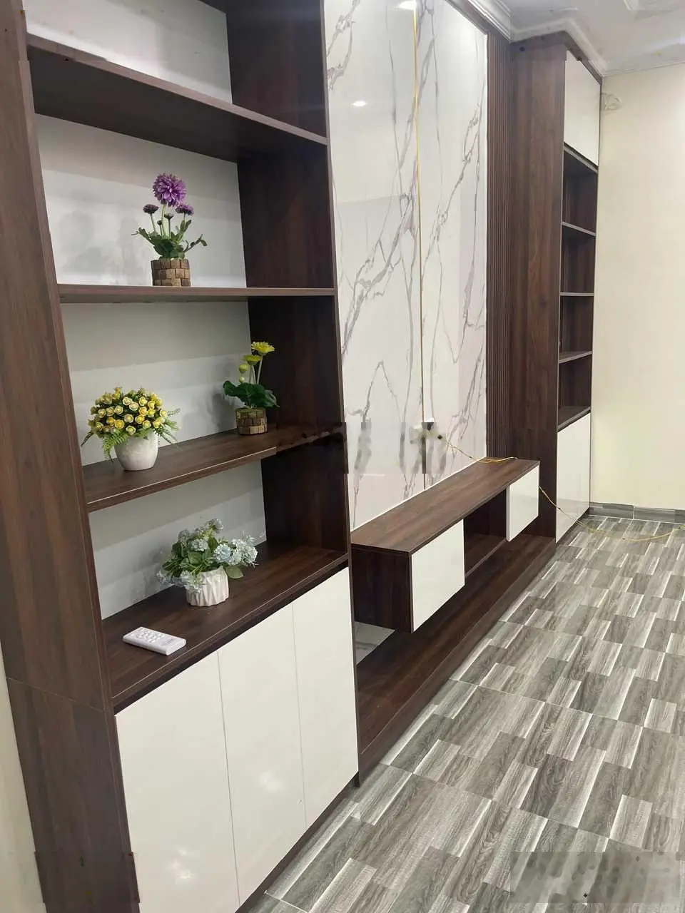 Cần bán nhà tại Hoàng Quốc Việt, DT 65m2 xây 5 tầng, ngõ ô tô tránh, kinh doanh. Giá 19.85 tỷ