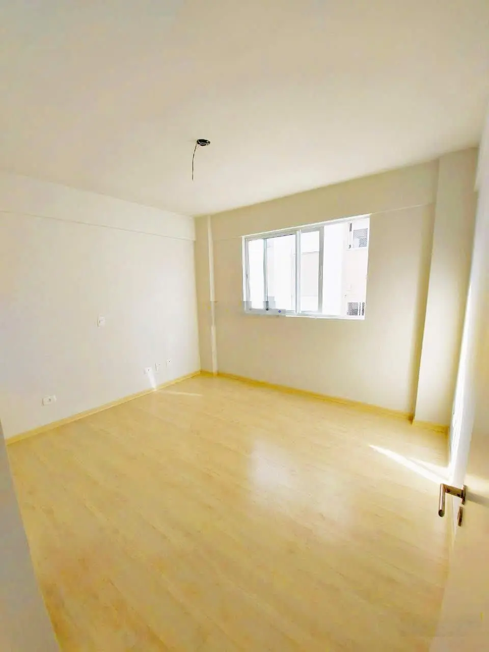 NÓNGGG - Bán nhà mặt phố cạnh Đầm Sen - đường nhựa 12m có lề - 3 tầng - DT: 70m2 - 7 tỷ