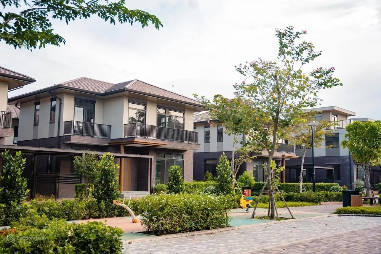 Biệt thự song lập căn góc hướng Đông gần công viên giá 6.3 tỷ. LH Ms Tâm Nam Long