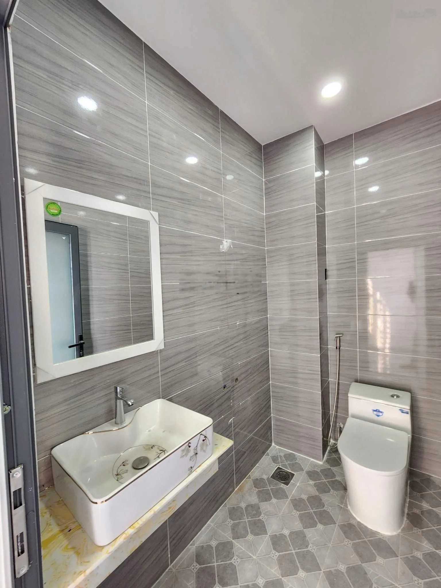 Bán nhà view công viên gần chợ Đông Đô 300m
