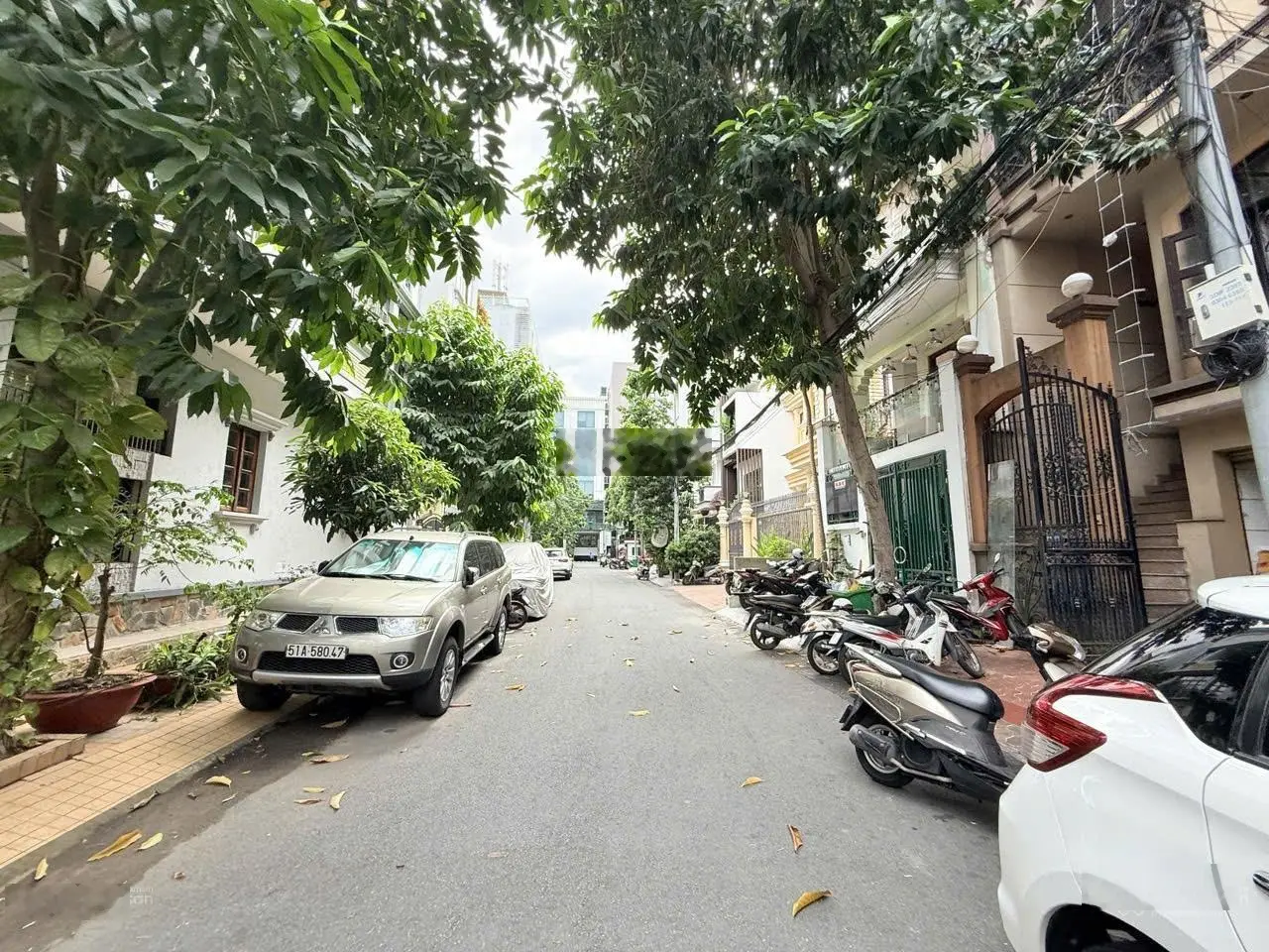 Nhà 5 tầng Huỳnh Lan Khanh khu biệt thự Hồng Long, phường 2 - Tân Bình, 5x20m, giá 27 tỷ