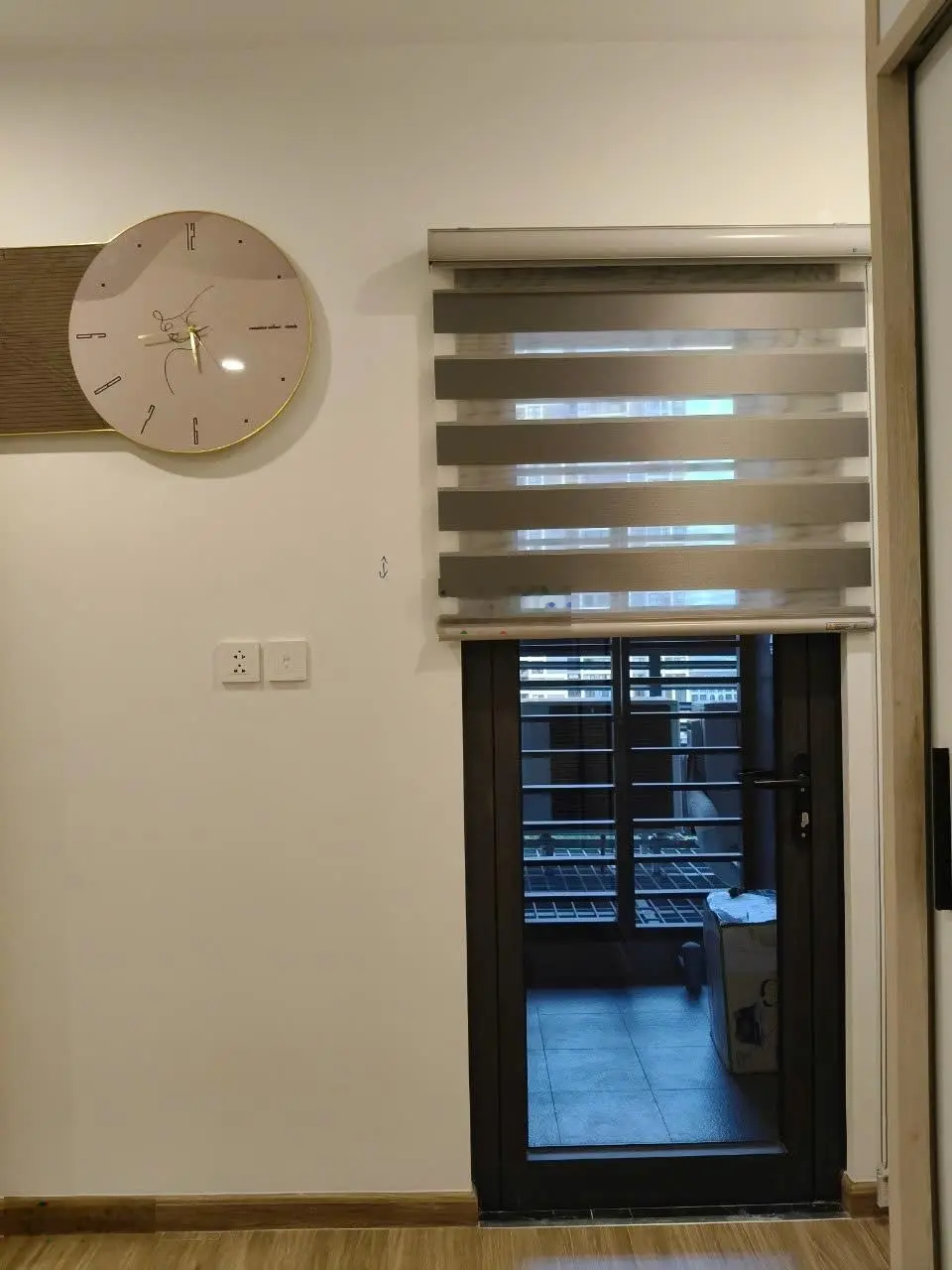 Chính chủ cần bán căn 2N2VS 53m2 full đồ , toà P1 tầng trung hướng tây nam view bể bơi,quảng trường