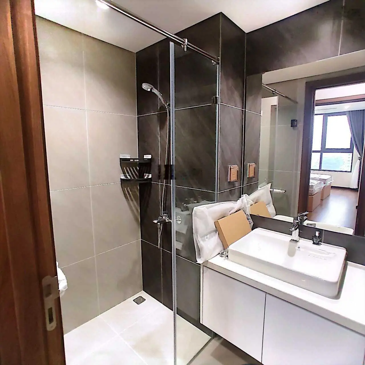 Chính chủ gửi bán căn 95m 2PN tại Tràng An Complex chỉ 6.5x tỷ. LH 0988 702 ***