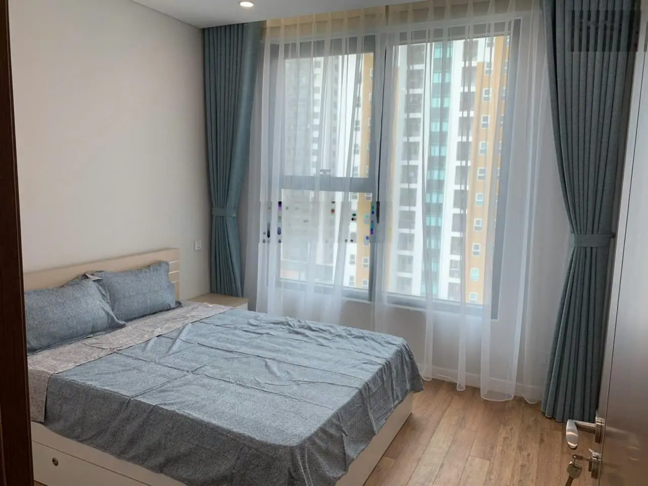 Chính chủ bán căn hộ The Legend diện tích 85,5m2, 3PN - 2WC, ban công TN cửa Đ, full nội thất