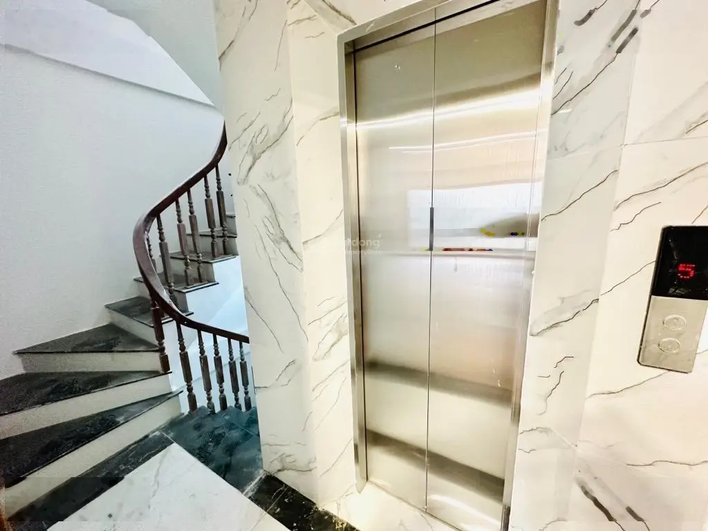 Bán nhà ngõ 32 An Dương - ô tô tránh, 6 tầng thang máy, nội thất sang trọng, 40m2, giá 12.5 tỷ