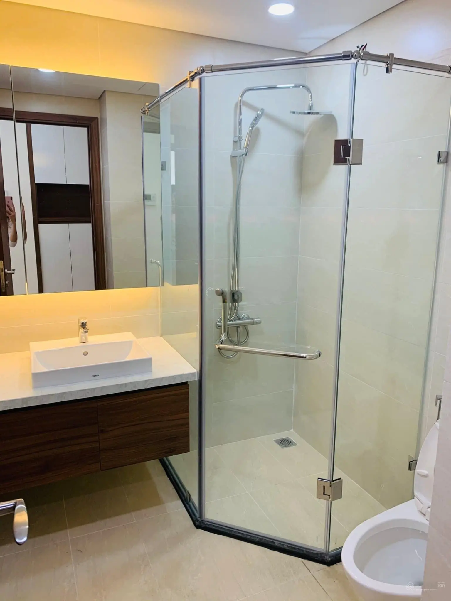 Bán gấp căn hộ cao cấp 98m2- 3 phòng ngủ, hướng siêu mát, giá siêu tốt tại golden park tower.
