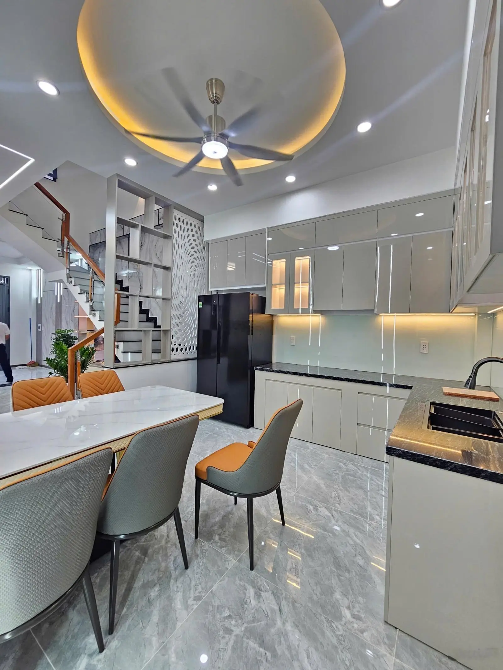 Nhà hoàn công KDC đồng bộ, cách DT743 chỉ 300 m. Đường 12m thông