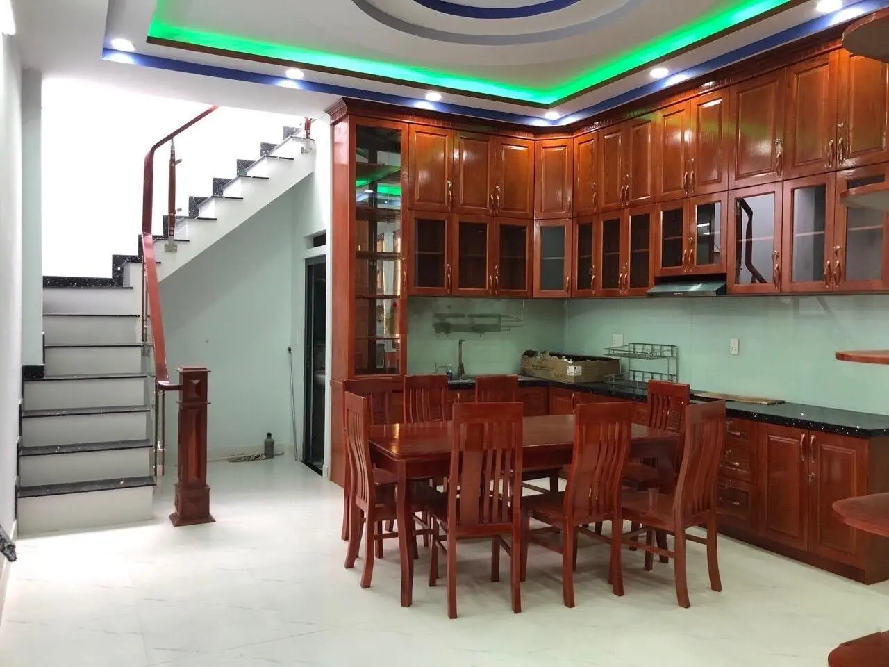 Q7 HXH Nguyễn Văn Quỳ. DT: 5x21m 3 tầng 10PN 10WC, vừa ở vừa cho thuê sẵn dòng tiền. Giá: 8tỷ2