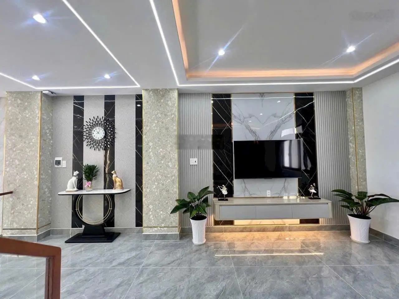 TẶNG FULL NỘI THẤT CAO CẤP NHƯ HÌNH cho căn nhà phố 3 LẦU. (Xe hơi đỗ trong nhà)