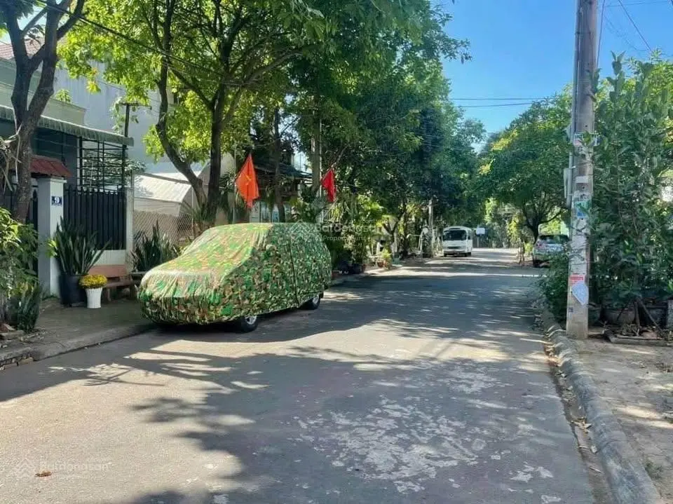 Chủ gửi bán nhà 1 trệt 1 lầu phường Đông Hòa, Dĩ an. DT 100m2. Gần siêu thị BigC. Đang cho thuê.SHR