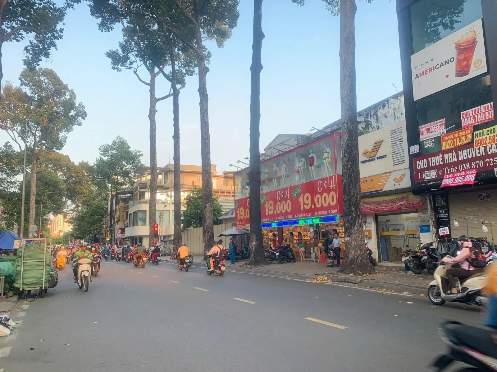 Bán nhà góc 2 mặt tiền 53 Nguyễn Trãi, Phường 2, Quận 5: DT 650m2(20x32m), 3 tầng. CTXD hầm 10 tầng