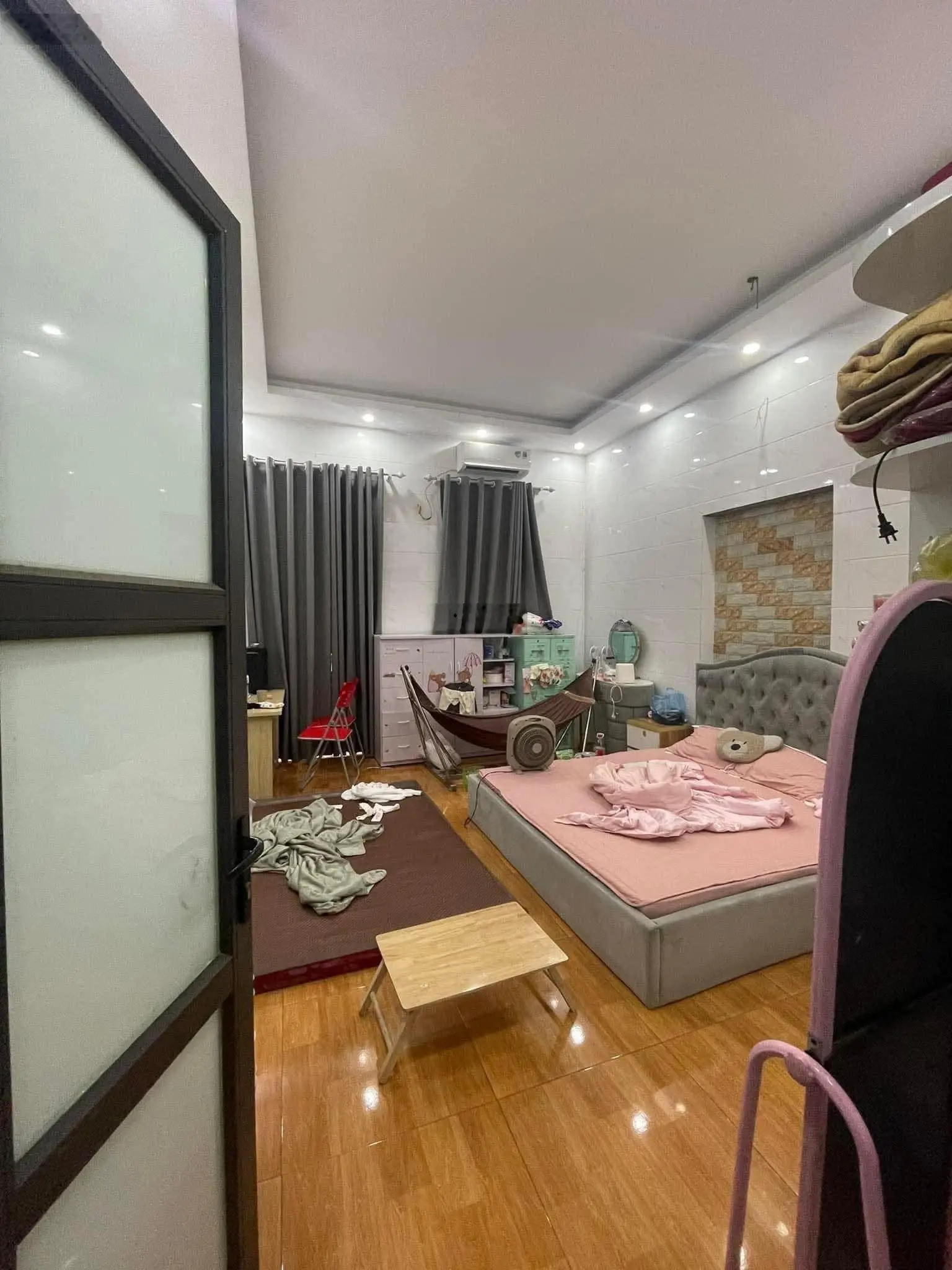 Trung tâm phố xưởg may ninh hiệp - nhà 3 tầng đẹp ở ngay - cách mặt phố chỉ vài bước chân - giá tốt