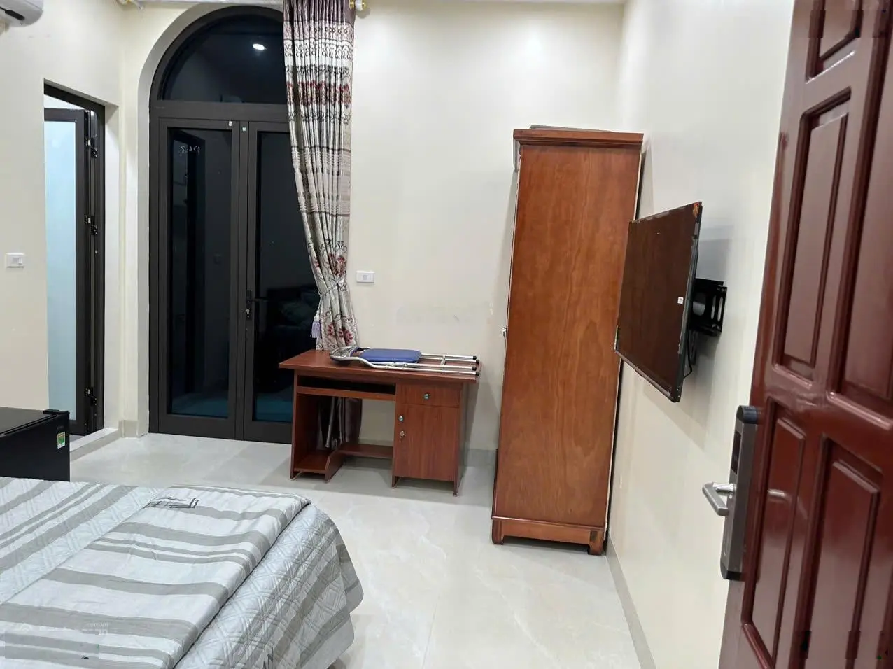Bán khách sạn mini 20 phòng đường Lý Đạo Thành ngay sát chợ Hoà Đình DT 110m2 MT 5.5m hướng TB
