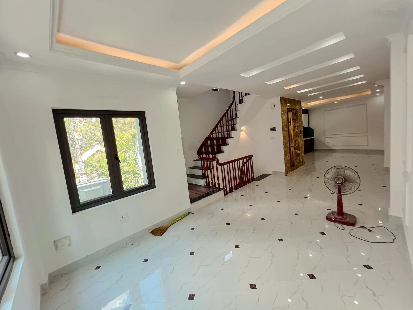Bán gấp nhà Linh Đàm trước nhà ô tô tránh dừng đỗ, Ba bước ra Hồ Linh Đàm: 55m2*5 tầng Giá nhỉnh 11